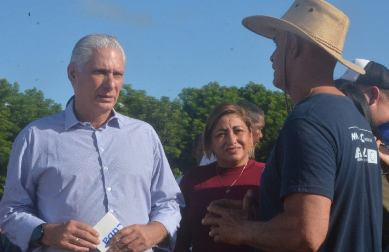 Visita de Díaz-Canel a productores en Remedios
