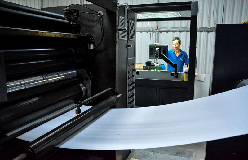 La instalación de una moderna tecnología en el Poligráfico de Holguín General José Miró Argenter permitirá la impresión a color de la prensa nacional para el oriente cubano. Foto: Juan Pablo Carreras/ACN.