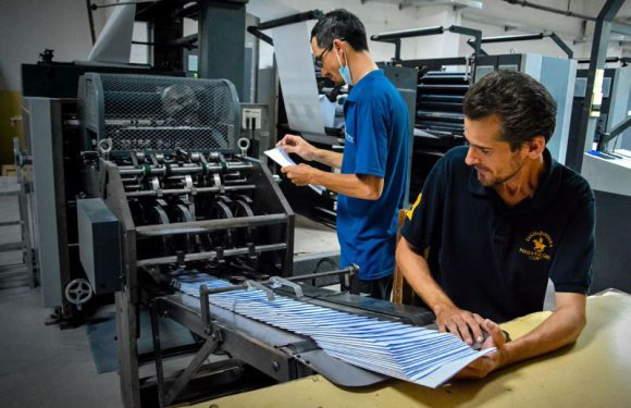 La instalación de una moderna tecnología en el Poligráfico de Holguín General José Miró Argenter permitirá la impresión a color de la prensa nacional para el oriente cubano. Foto: Juan Pablo Carreras/ACN. La instalación de una moderna tecnología en el Poligráfico de Holguín General José Miró Argenter permitirá la impresión a color de la prensa nacional para el oriente cubano. Foto: Juan Pablo Carreras/ACN.