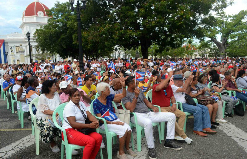Acto en Cienfuegos Fotos: Modesto Gutiérrez Cabo Acto en Cienfuegos Fotos: Modesto Gutiérrez Cabo