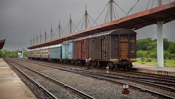 Tras paso de Melissa: Reportan daños en líneas del ferrocarril en Santiago de Cuba. Foto: Perfil en Facebook de Eduardo Rodríguez Ávila. Tras paso de Melissa: Reportan daños en líneas del ferrocarril en Santiago de Cuba. Foto: Perfil en Facebook de Eduardo Rodríguez Ávila.