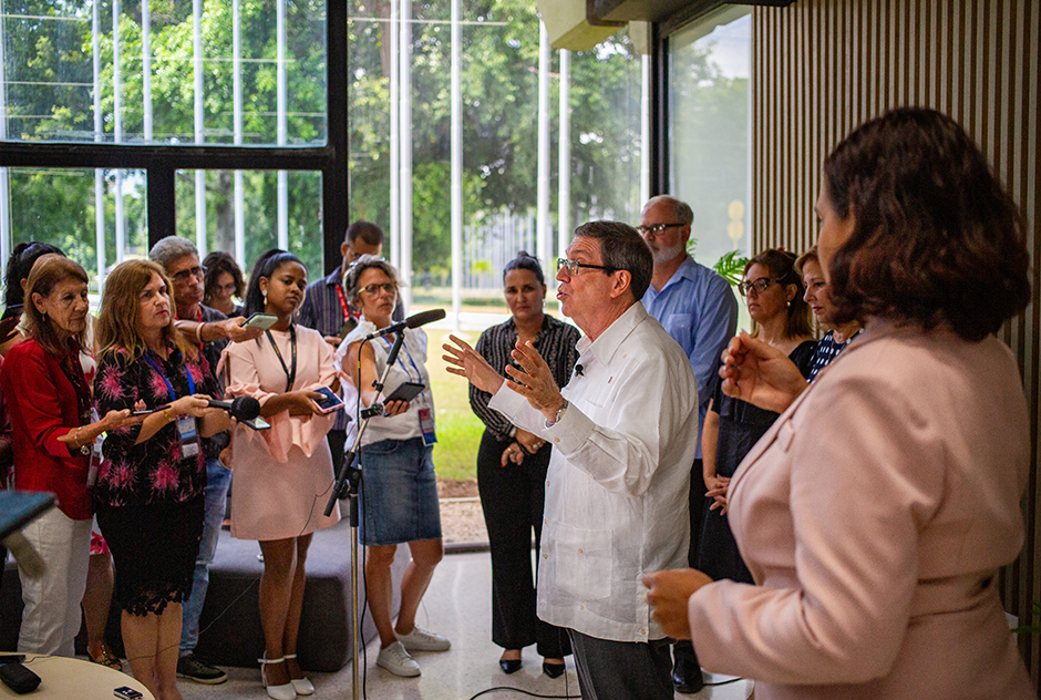 Declaraciones a la prensa del ministro de Relaciones Exteriores de Cuba, Bruno Rodríguez Parrilla. Foto: Enrique González (Enro)/ Cubadebate. Declaraciones a la prensa del ministro de Relaciones Exteriores de Cuba, Bruno Rodríguez Parrilla. Foto: Enrique González (Enro)/ Cubadebate.
