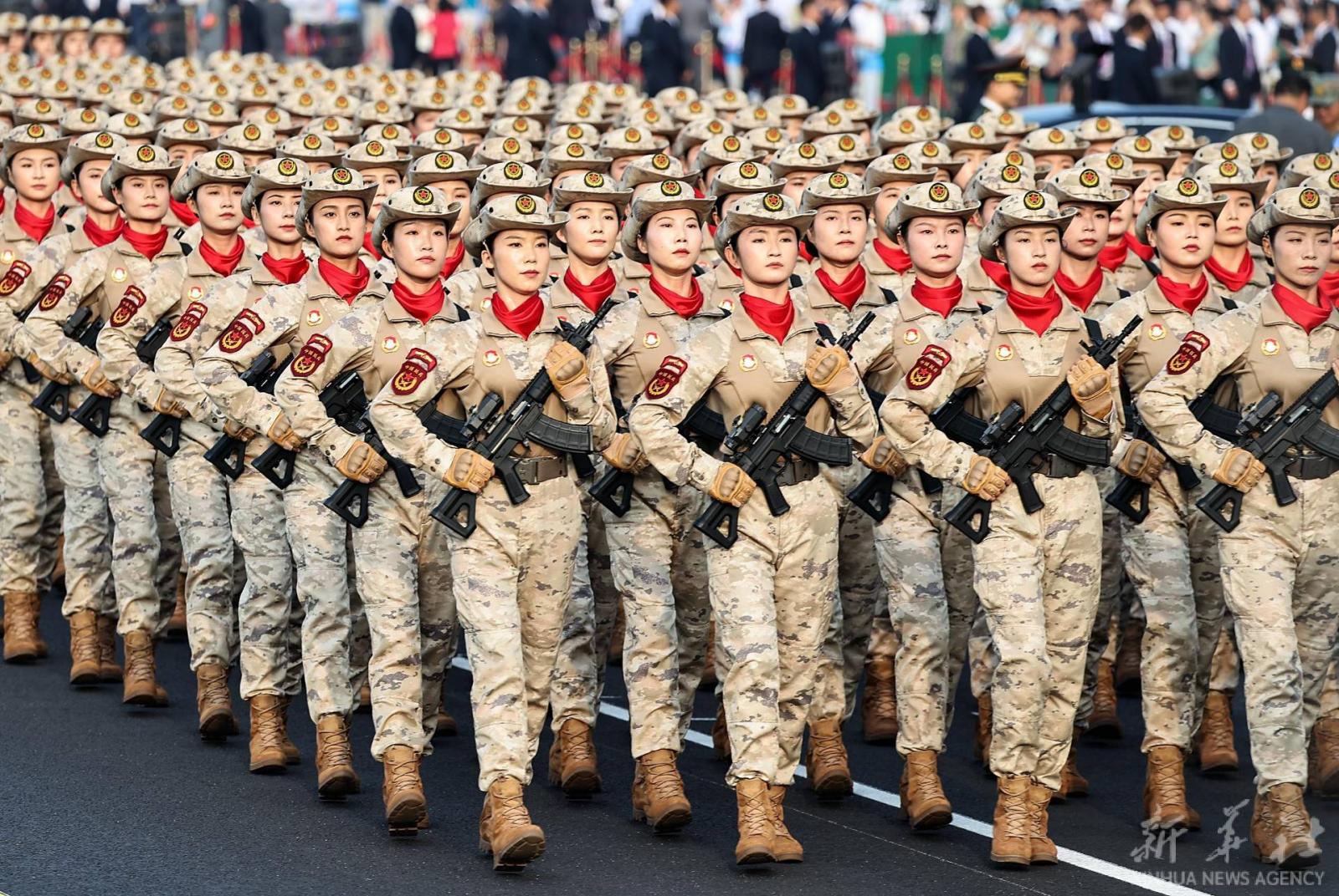 En la histórica plaza Tianamen, de Beijing, un desfile militar conmemoró este 3 de septiembre los 80 años de la victoria del pueblo chino contra la agresión japonesa en la guerra antifascista mundial. Foto: Xinhua.