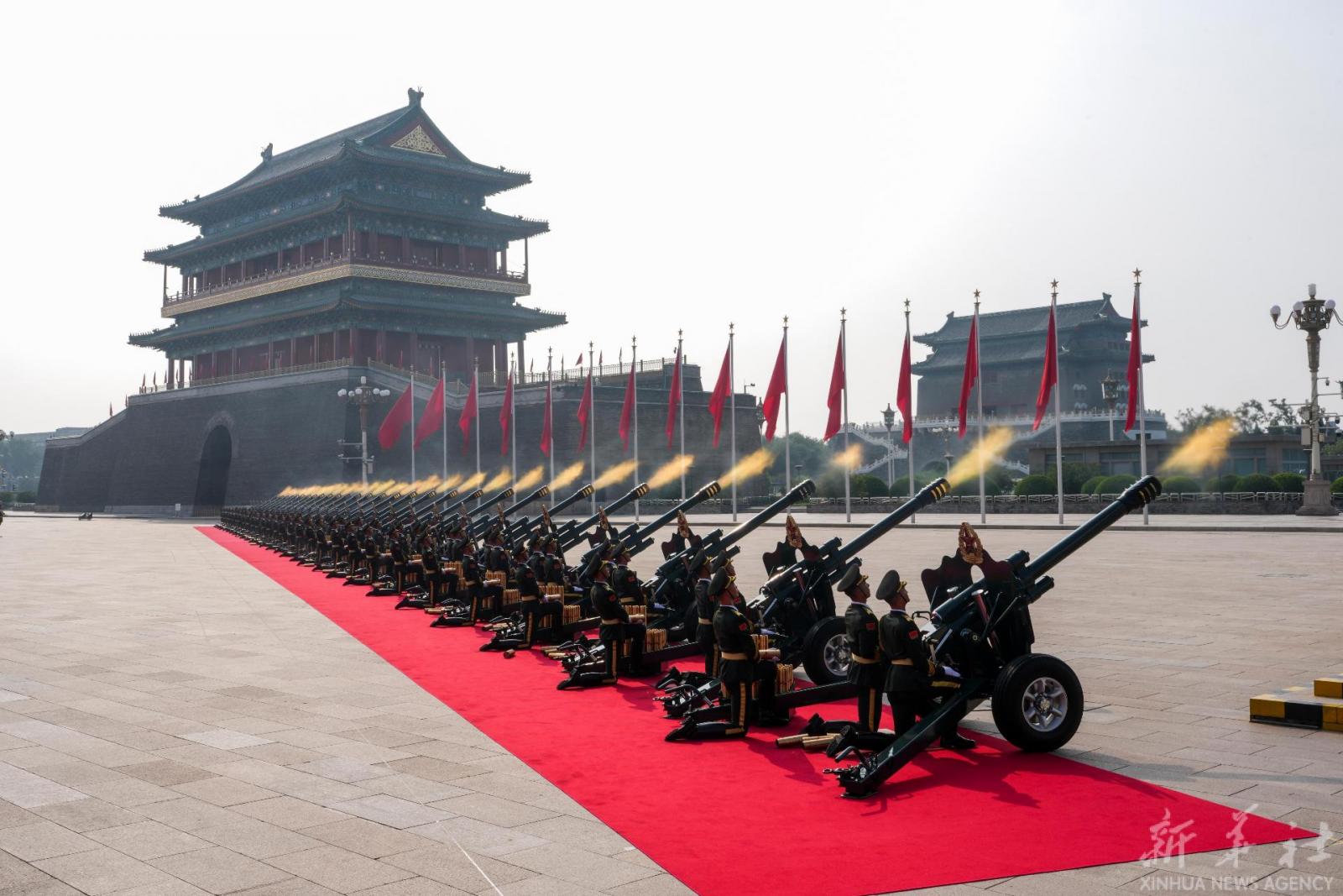 En la histórica plaza Tianamen, de Beijing, un desfile militar conmemoró este 3 de septiembre los 80 años de la victoria del pueblo chino contra la agresión japonesa en la guerra antifascista mundial. Foto: Xinhua.