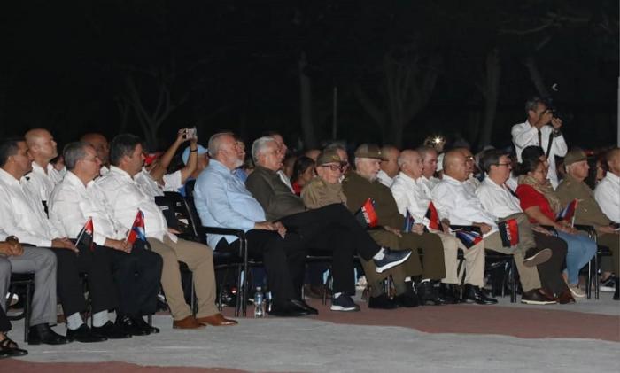 El Acto Central Nacional por el 72 aniversario del asalto a los cuarteles Moncada y Carlos Manuel de Céspedes inició este sábado en la Plaza de la Revolución Máximo Gómez Báez de esta central provincia. Presiden el acto el General de Ejército Raúl Castro Ruz, y el Primer Secretario del Comité Central del PCC y Presidente de la República, Miguel Díaz-Canel Bermúdez. El Acto Central Nacional por el 72 aniversario del asalto a los cuarteles Moncada y Carlos Manuel de Céspedes inició este sábado en la Plaza de la Revolución Máximo Gómez Báez de esta central provincia. Presiden el acto el General de Ejército Raúl Castro Ruz, y el Primer Secretario del Comité Central del PCC y Presidente de la República, Miguel Díaz-Canel Bermúdez.