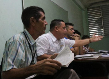Trabajadores por cuenta propia de La Habana analizan anteproyecto del Código de Trabajo
